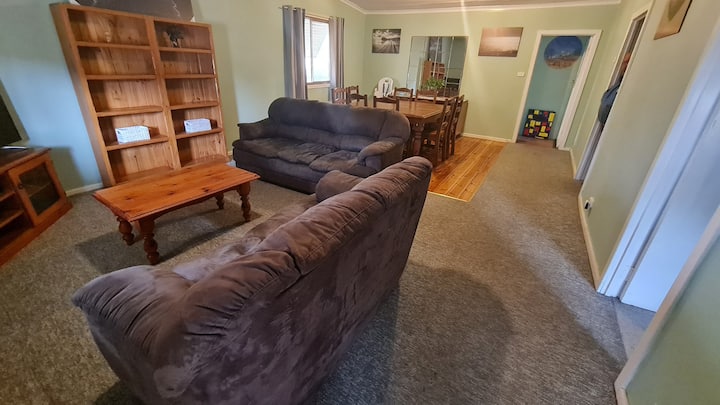 A Spacious 4br Cottage In The Heart Of The Outback - Broken Hill