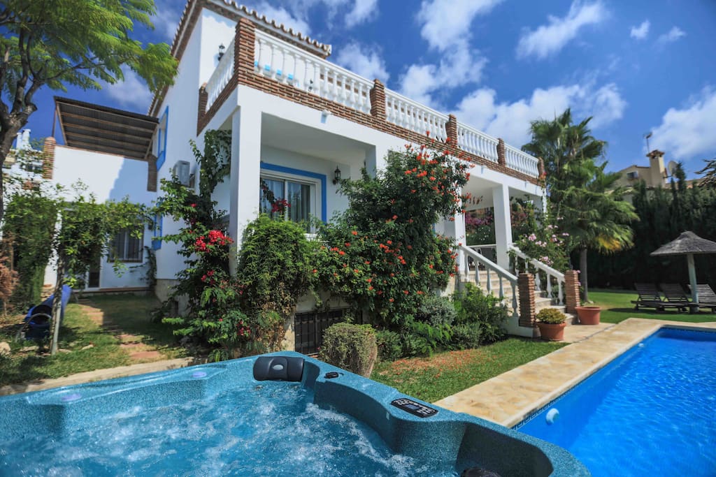 Villa Oceanica exterior with jacuzzi and pool
