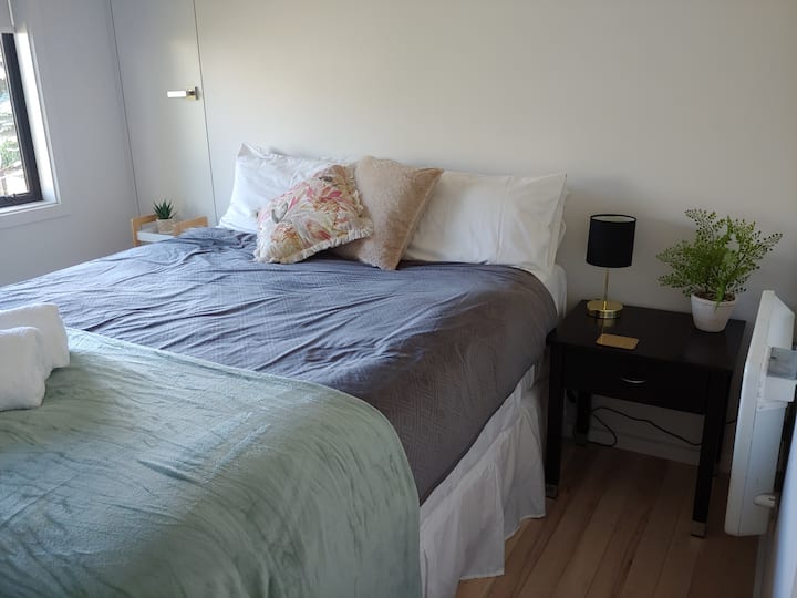 Spálňa 2
veľké manželské postele
Nástenný ohrievač
Prenosný ventilátor