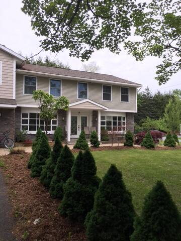 Close to Downtown Hanover (blue)