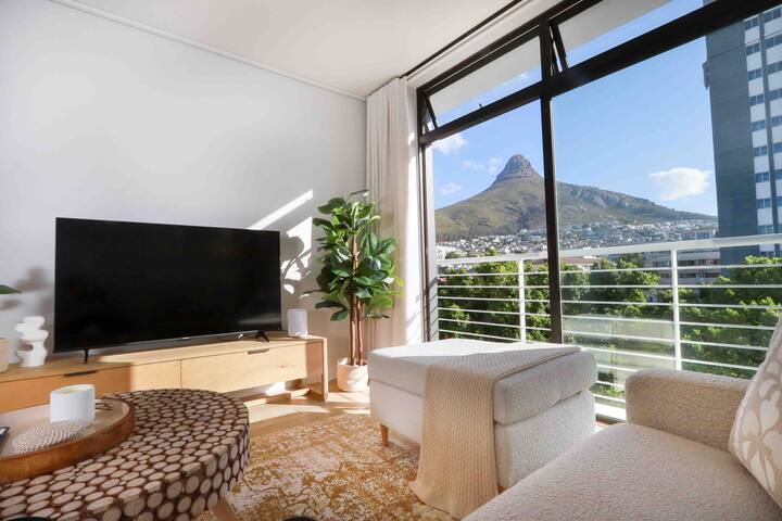 The Seapoint Mountain View Apartment gallery image 3