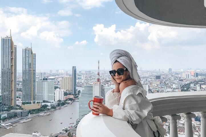 Designer Loft with Stunning RiverView+Free Pick-Up gallery image 2