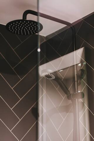 Beautiful Apt 2 Bedroom in the Gothic Quarter gallery image 5