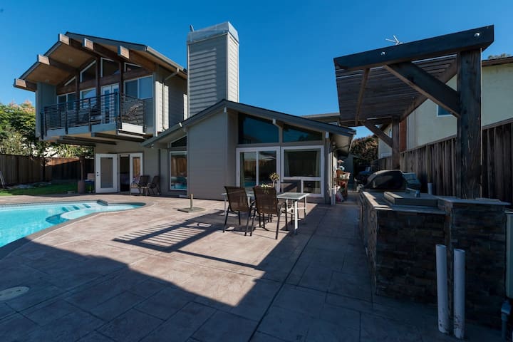 3 guest rooms in welcoming family home with POOL