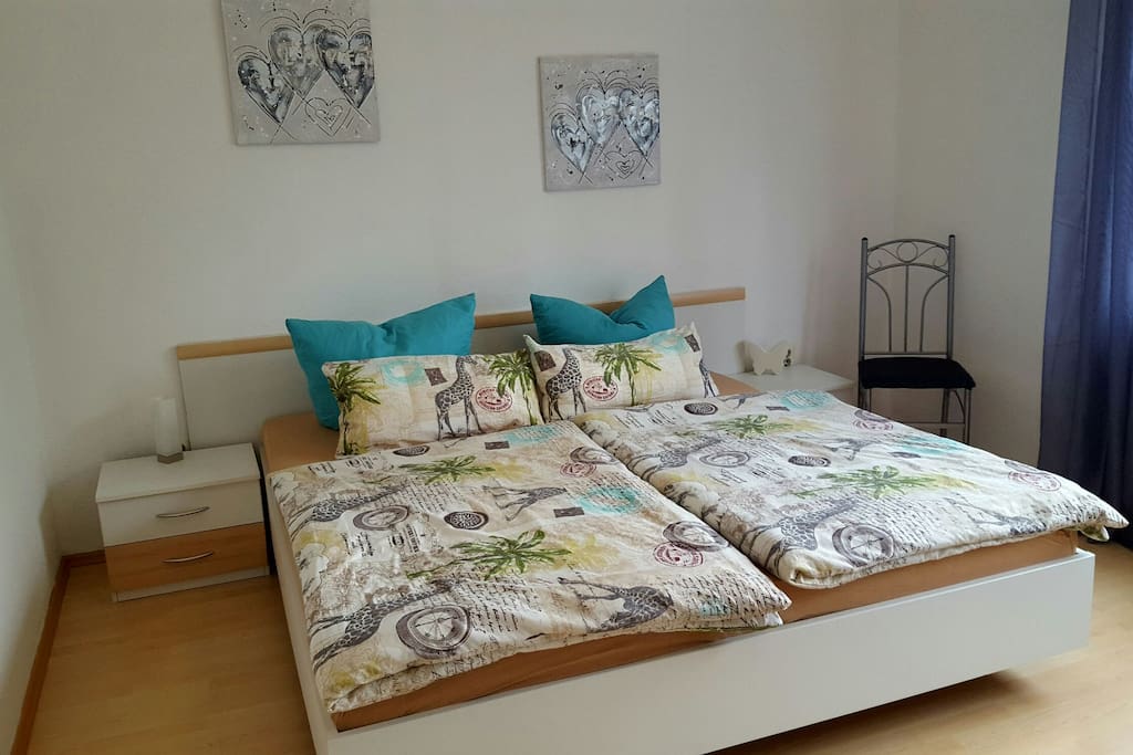 Schlafzimmer 1