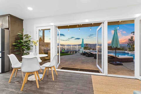 Upscale Resort House /Views, Saltwater Pool/Spa !