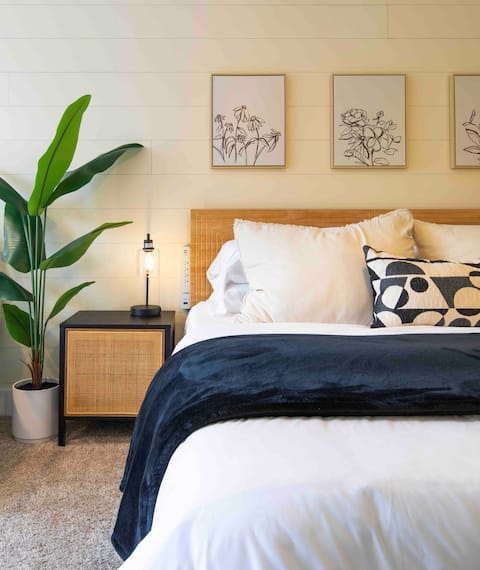 Bungalow in the Boro! 3 Bed/2.5 Bath, Sleeps 6/10