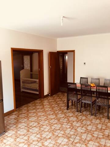 4B4B| Whole Spacious house | Free wifi | Essendon gallery image 5