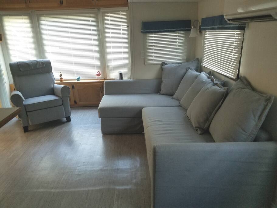 Queen size pull out