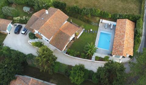 Villa + outbuilding + Arcangues pool (Biarritz)