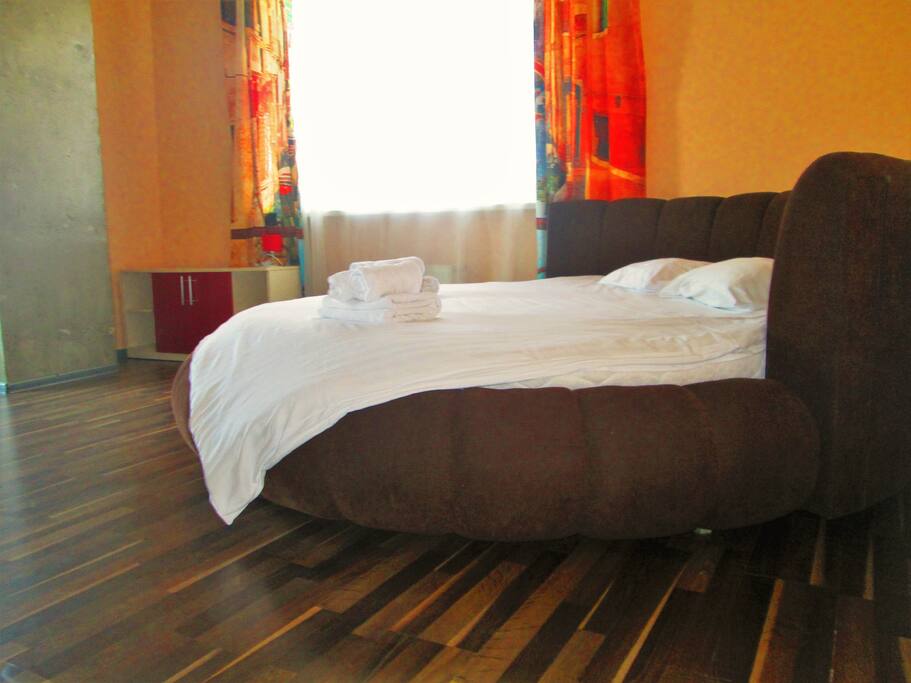 Round bed picture 2