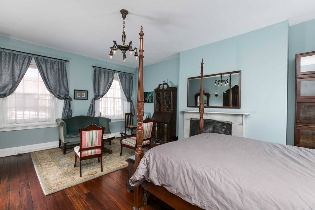 Suite 1, bedroom 1 - Queen bed