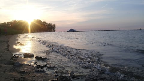 Top performing Airbnb: Lake Erie Retreat in Port Clinton