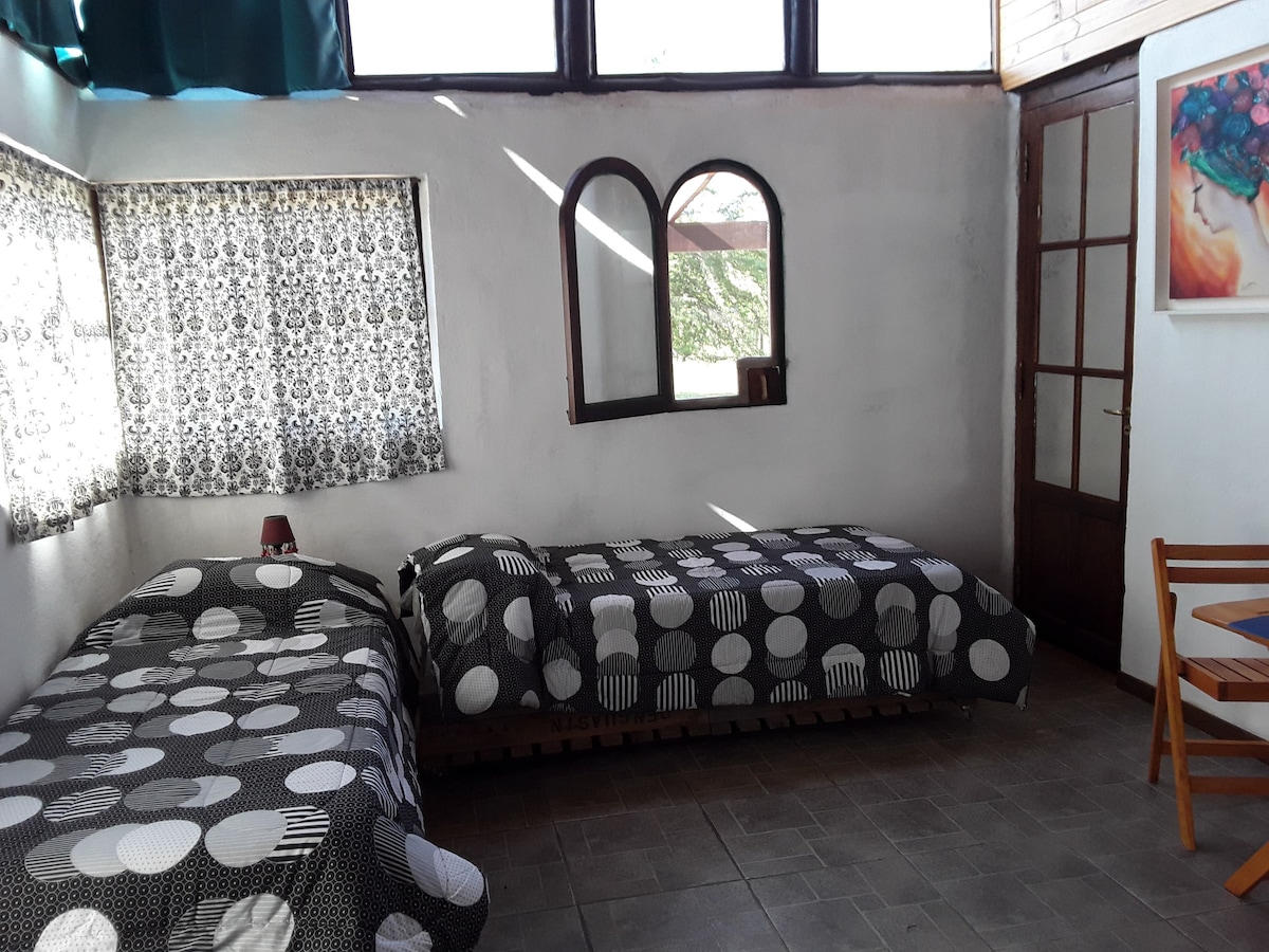 ห้องใต้หลังคาพร้อมเตียงเดี่ยว