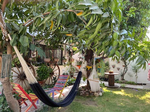 Casa Sol: cool space with cozy garden.