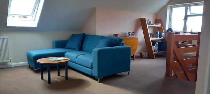 Seasalter Surprise. Private Floor - House By Beach - Kent