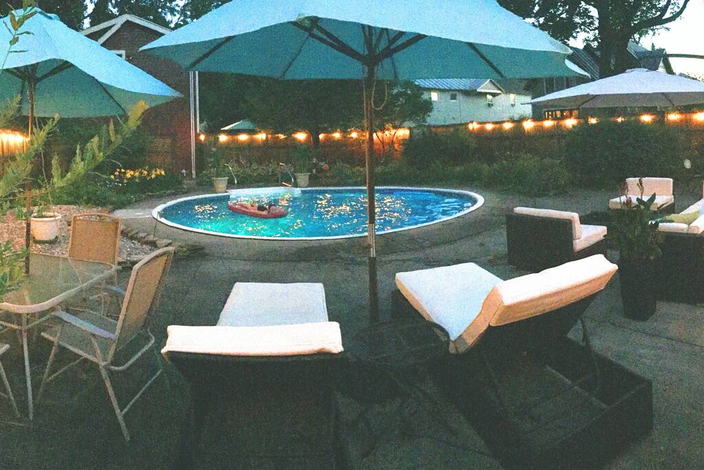 Comfortable lounge furniture at the pool area - enjoy day or night! The pool area has elegant lighting as well as a color changing pool light.