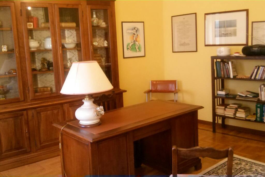Different perspective of the room (studio)