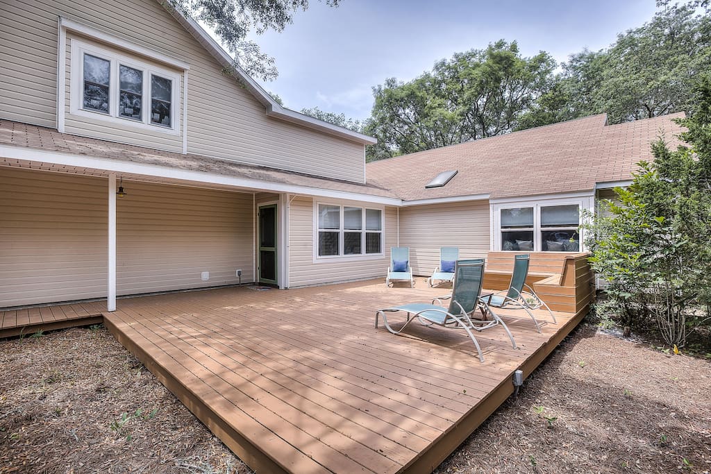 Large sun deck with lounges; rear deck with dining table and chairs, too