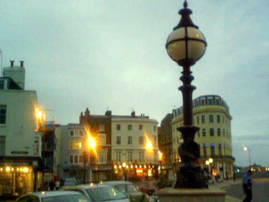 Second floor apartment in Grade 2 listed Georgian building on the bottom of the High Street with direct sea views from Lounge & bedrooms