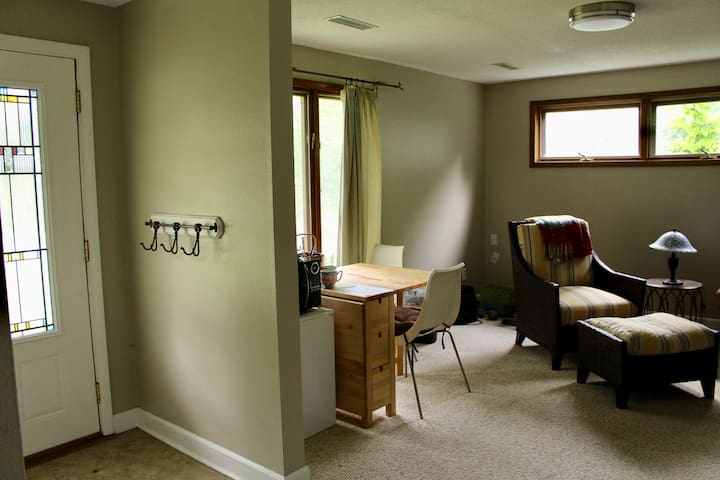 Airbnb Iowa City Vacation Rentals Places To Stay Iowa