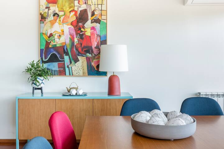 Exceptional Penthouse with Metro at the Doorstep gallery image 3