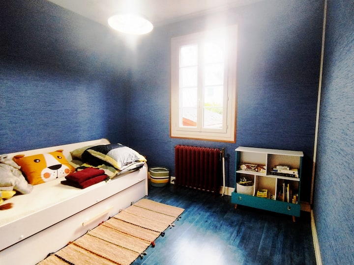 ห้องนอนที่ชั้นล่างมีเตียงแบบดึงออก 