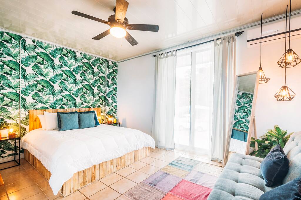 The best ones, lots of space, great view of the volcano at the balcony, music player, big bathroom, sofa bed, nice lightning, far from noise, a/c comfy bed, fan and really private.