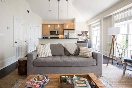 Modern Luxury- 3 blocks to French Quarter