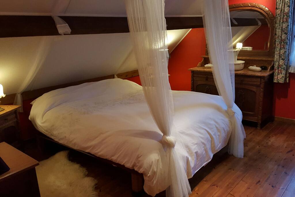 Room 2 (double bed)