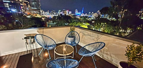 Popular Airbnb listing: Amazing City Views & Melbourne at your doorstep in West Melbourne