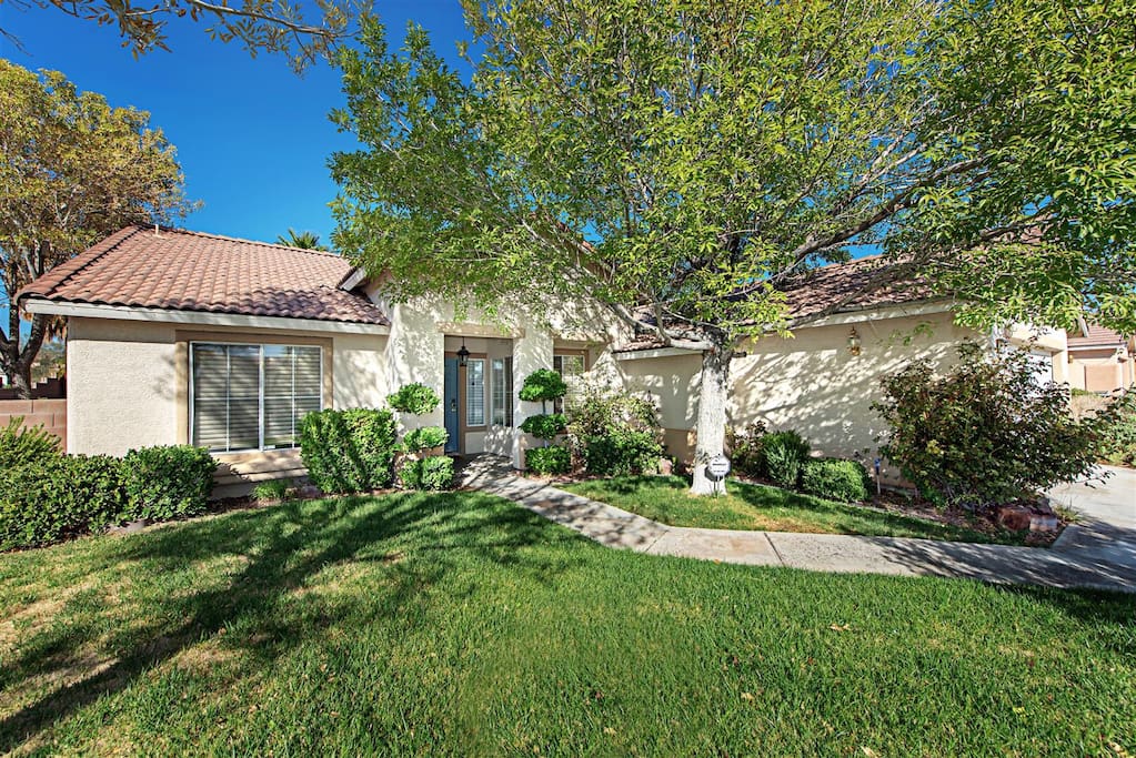 Parking on drive way or on street, lots space on the corner lot