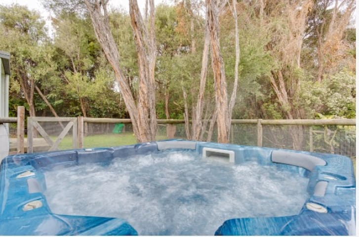 Family Summer Escape – Brand new Heated Pool!