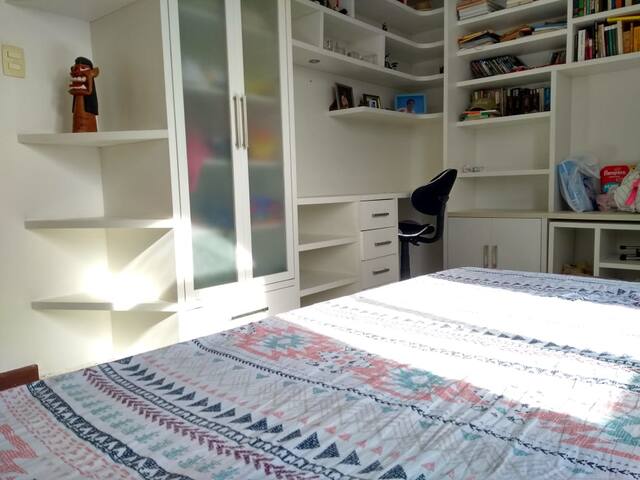 Quarto de solteiro em rua tranquila 1