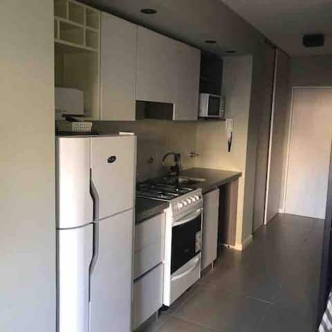 Anuncio de Airbnb popular: A beautiful studio apartment with a balcony en Rosario