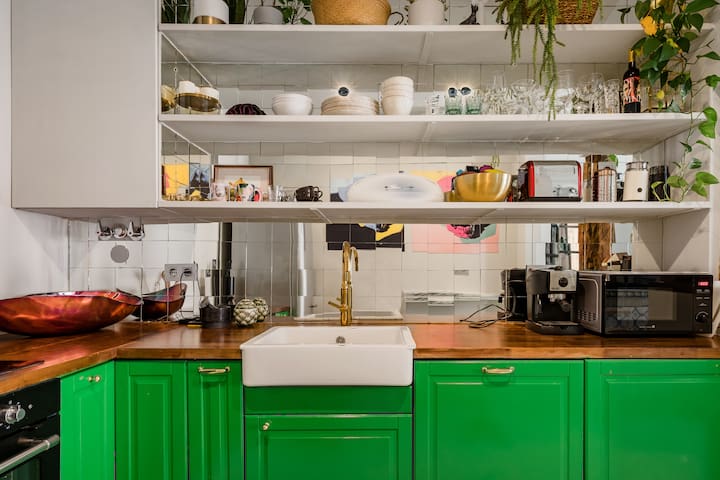 Unique, Exuberant, Arty Home in the Heart of Hip Bairro Alto gallery image 3