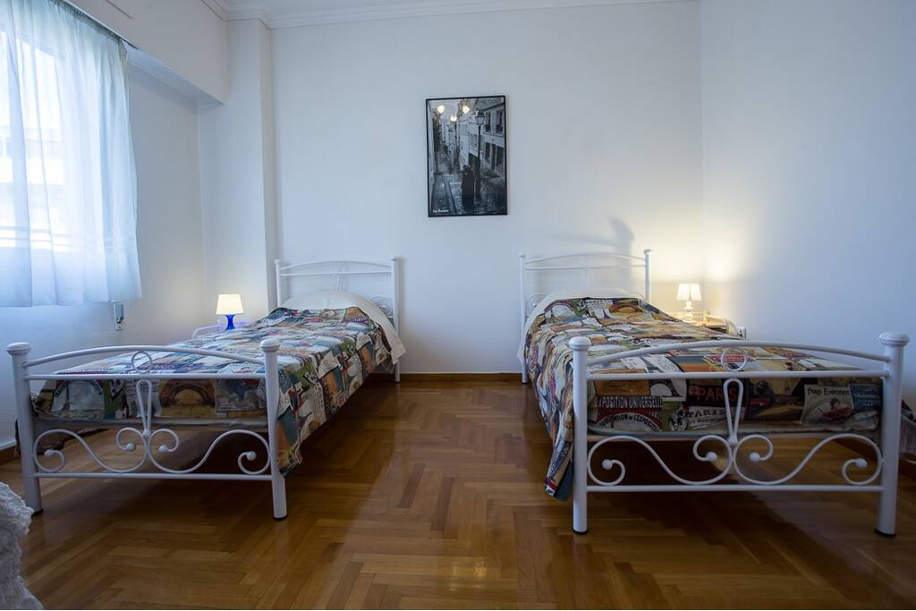 Paris room