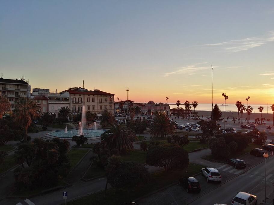 Vista dalle due camere da letto e dal salotto.