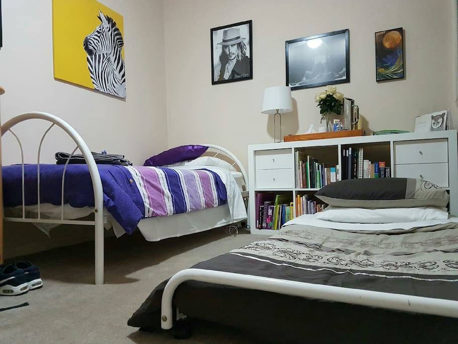 Same "Ali Room" with the second SINGLE bed (trundle) set up for 2 people.