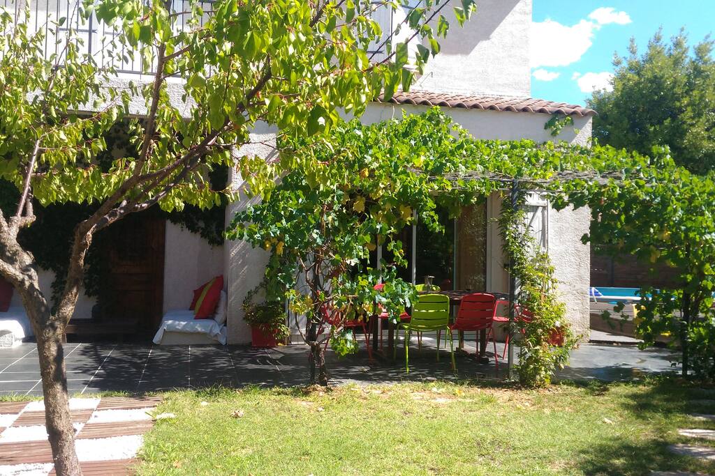 maison côté jardin