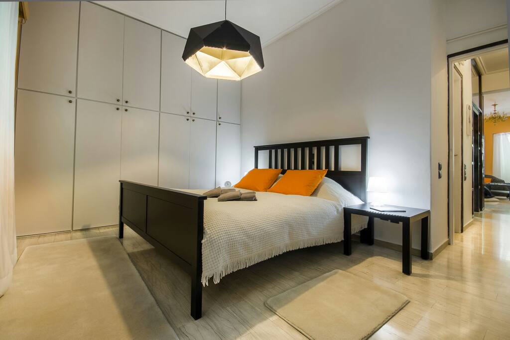 Enjoy the SuperKing/Queen-size bed on a spacious and bright bedroom.