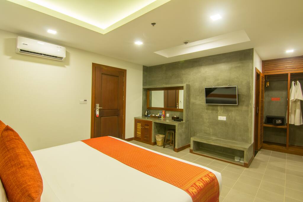 Deluxe King Room
