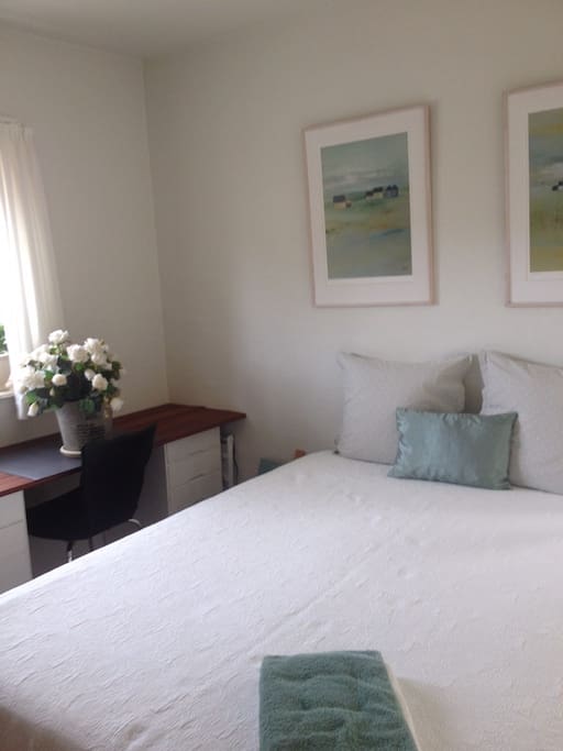 Double work space in the room