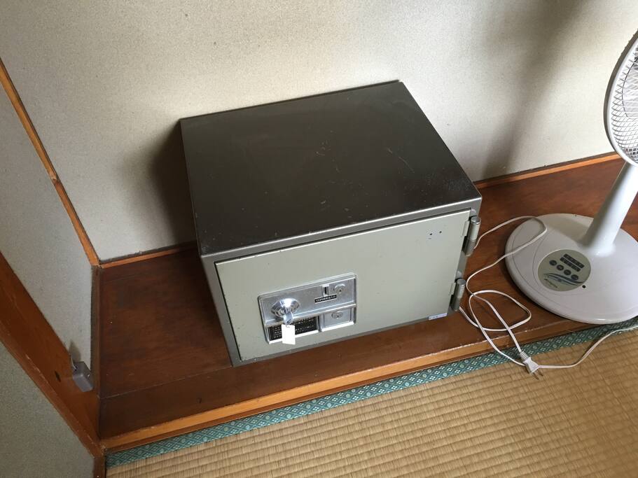 Safe in all rooms.
Free rockers 1floor in the hotel.
