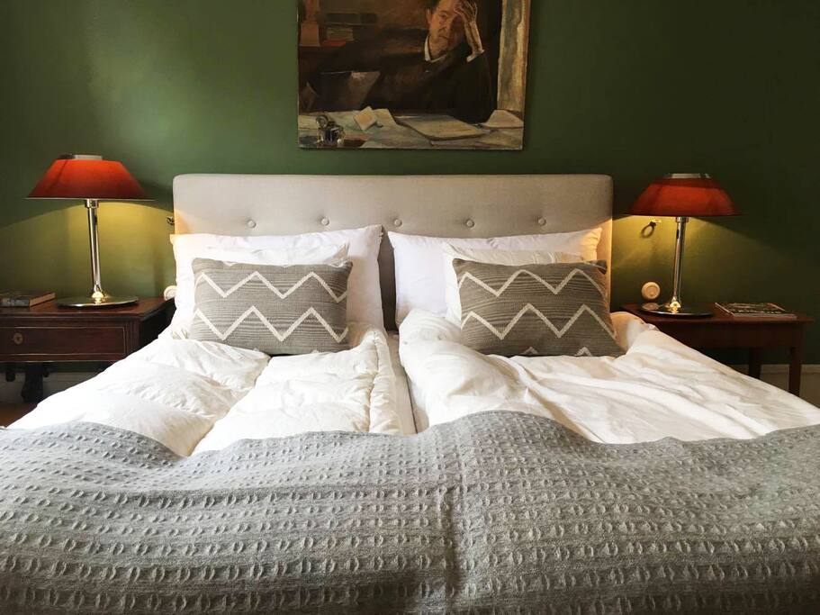 180 cm double-bed, new and super comfortable.