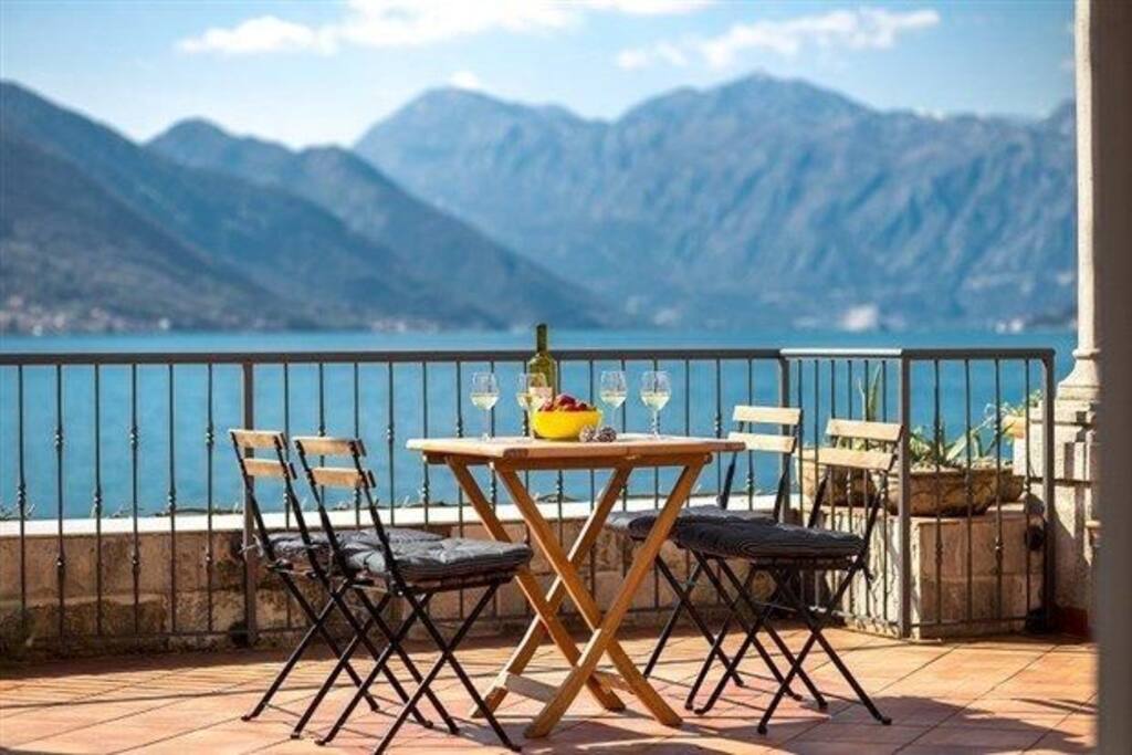Lunch by the sea, Villa Branka