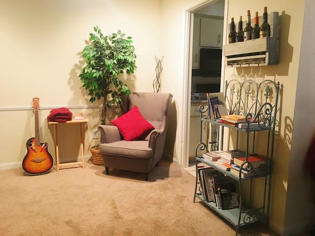 Entire Condominium @Galleria
King size bed+Parking