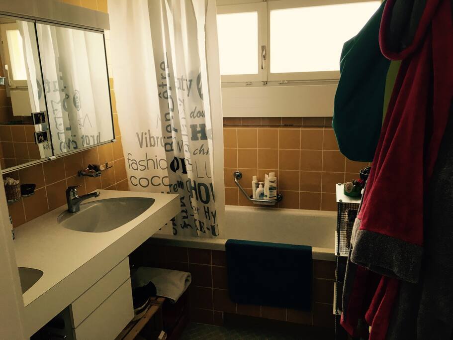 Gemeinsames Badezimmer