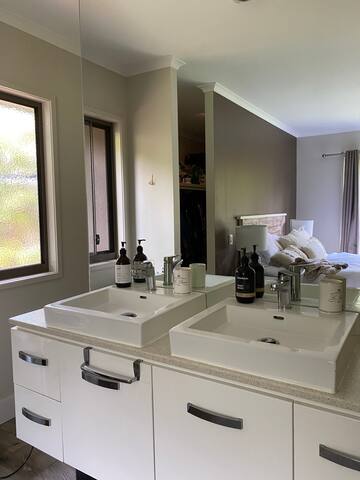 Little oasis in the sun gallery image 4