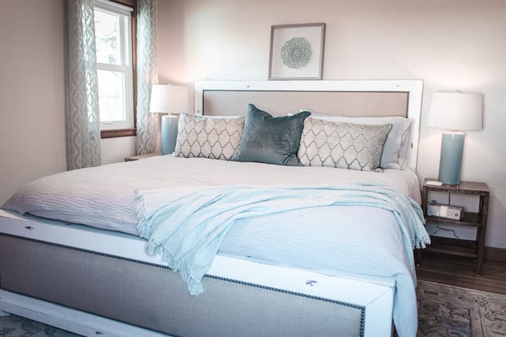 Удобна брачна спална соба